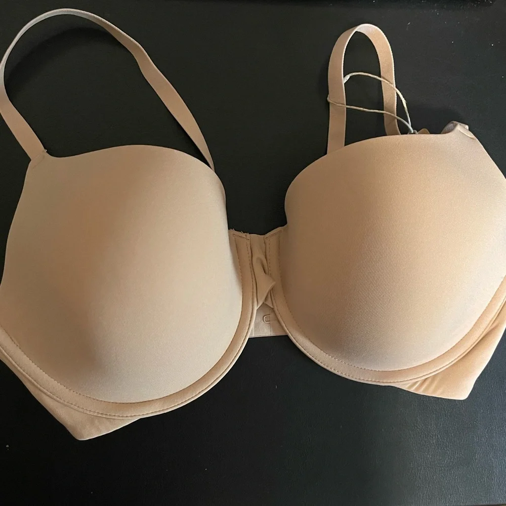SKIMS fits everybody tshirt bra - Picture 2 of 3